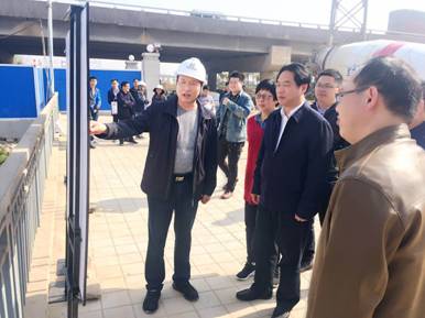 金國(guó)發(fā)調(diào)研黃家湖大道綜合整治工程2.jpg 金國(guó)發(fā)調(diào)研黃家湖大道綜合整治工程2.jpg